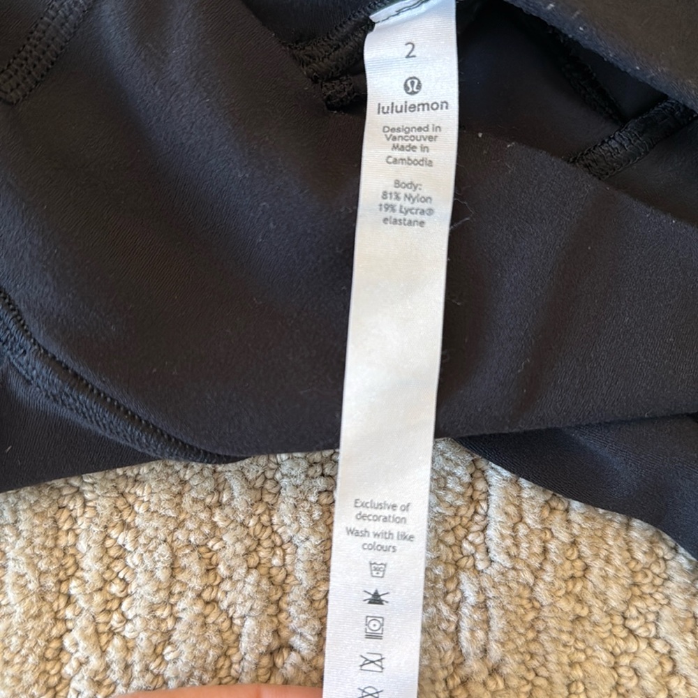 EUC Lululemon Black Align Jogger High Rise Crop Size 2 - Picture 9 of 11